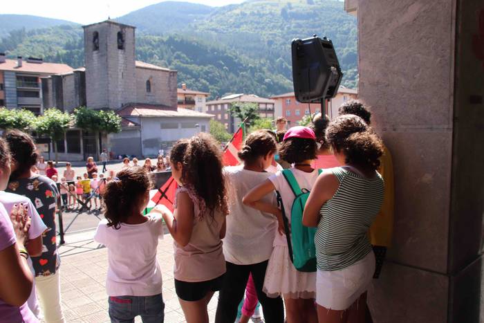 Saharako haurrei harrera egi 38 1530544396203