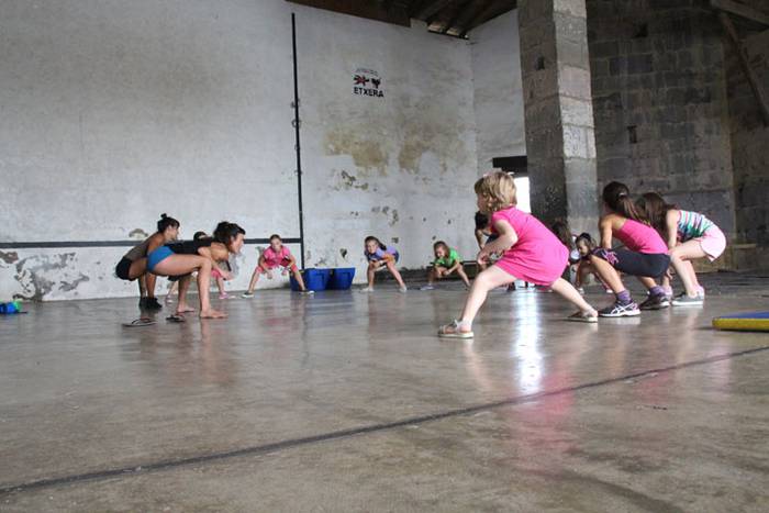 Hurrengo Ama Birjinari begira 7 1471366788483