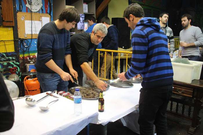 Zutik iraun aurretik, bazkal 4 1513435830510