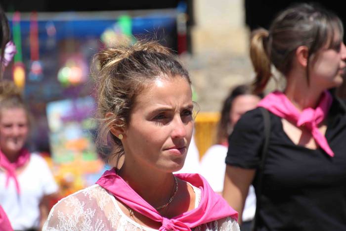 Suziriari aurrea hartu diote 12 1565791745850