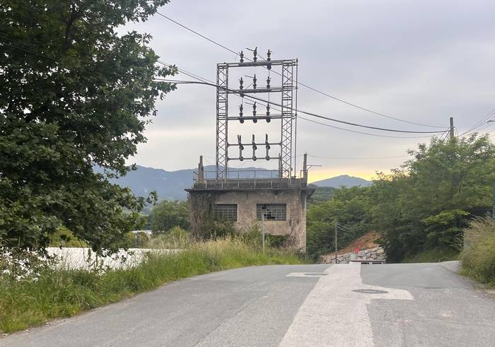 Uparango errepidea zabaldu dute