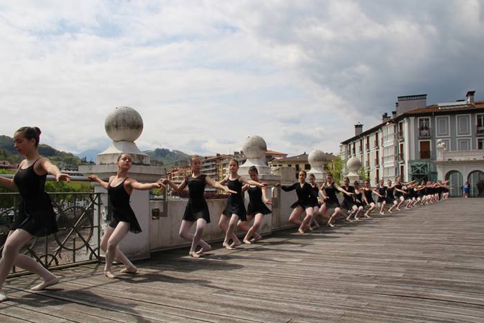 Barandari helduta dantzan 24 1523801376728