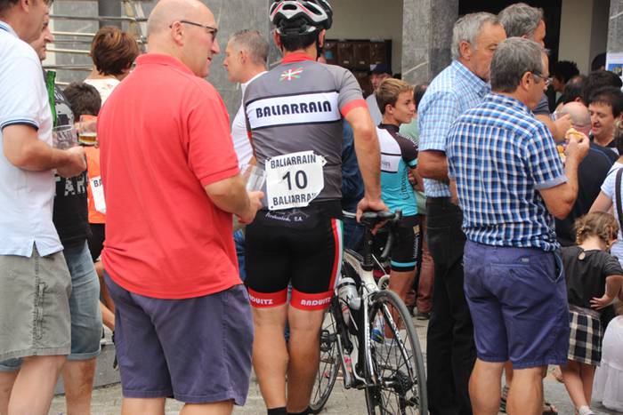 Maldan gora plazara heldu ar 49 1502801547137