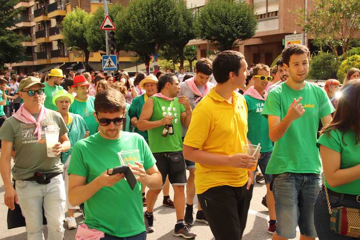 Kalean gora eta behera, kuad 42 1564506812617