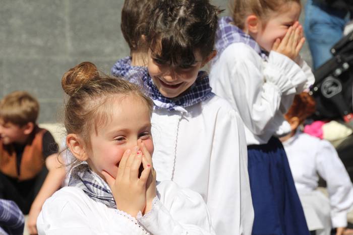 Haurrek alaitu dituzte kalea 31 1494677933264