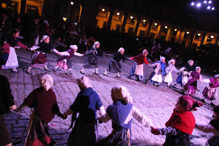 Errege magoen desfilea tolos 108 1546717678405