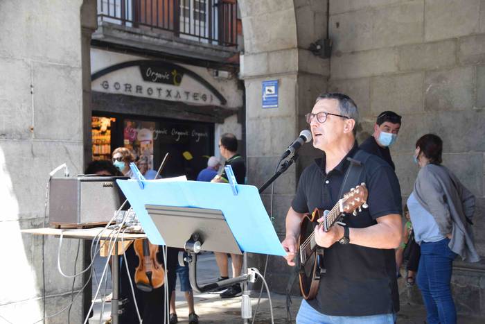 Zerbitzu publikoen aldeko mo 52 1593258001912