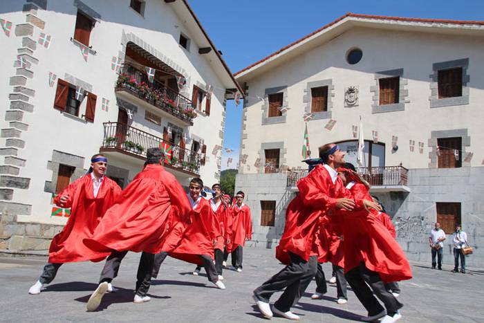 Axeriak dantzan Adunan 51 1471261010732