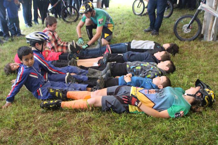 Erakustaldi batekin hasi dir 53 1496515252479