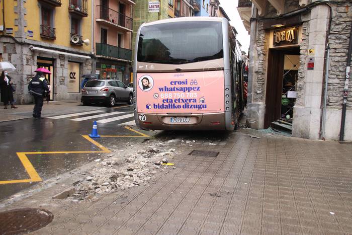 Tolosako hirubusak istripua  16 1642670952604