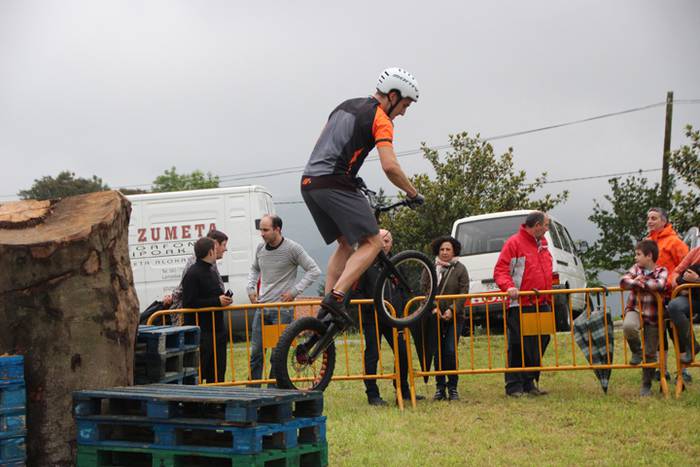 Erakustaldi batekin hasi dir 11 1496514984174