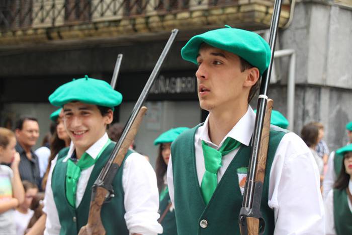 Santuek eta dantzariek poztu 137 1498312944624