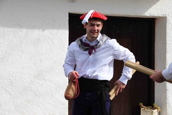 Ajerik gabe, makila eta lau  8 1551617758563