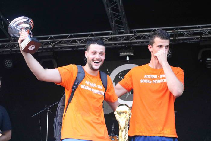 Antrax taldeak irabazi du Sa 86 1532516558685