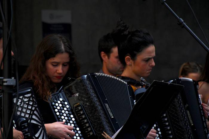 Kantatzen ez duenak, zorioni 2 1495897168392