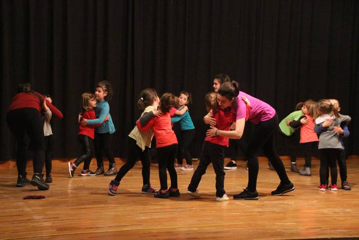 Sutarri haurren dantza taile 13 1521831105278