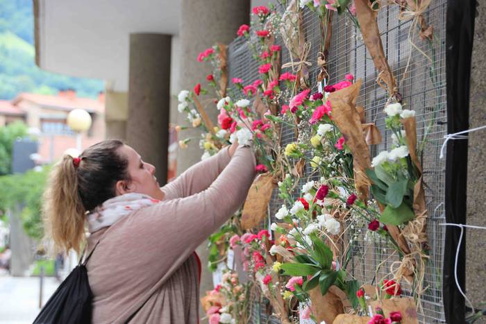 Esker hitzak, loreekin 26 1592050829124