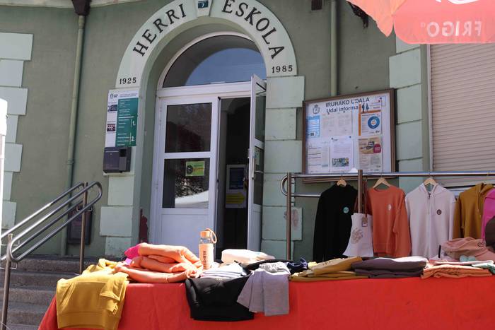 Artisau eta janari postuz be 46 1653821450562