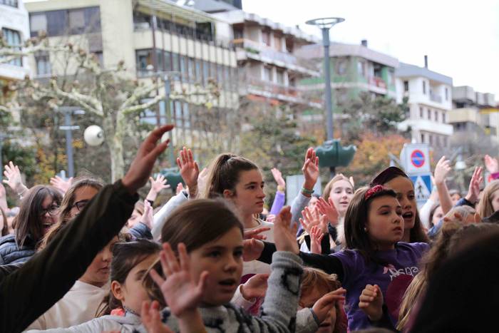 Dantza aldarri bilakatu dute 18 1543066658504