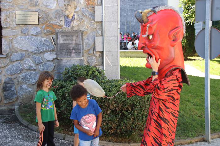 Txikiak buruhandiei ihesi ib 35 1566045843299