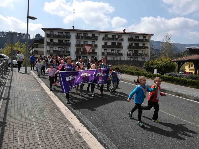 Korrika Txikia egin dute Ika 1 1555079770776