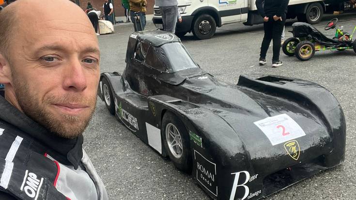 Ehun kilometro orduko abiaduran eta motorrik gabe