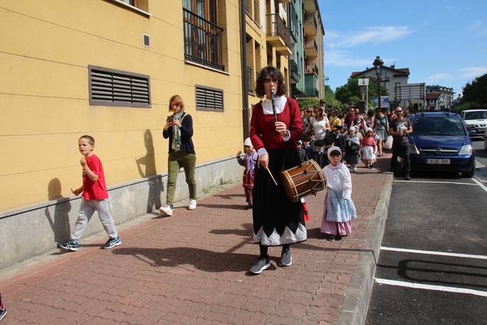 Haurrek alaitu dituzte kalea 22 1494677876592