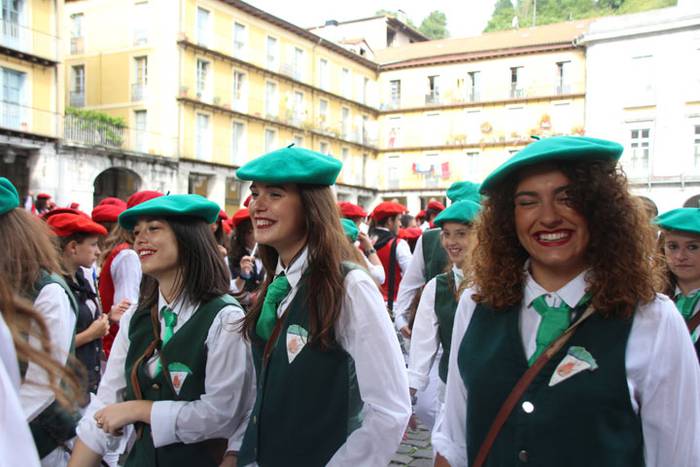 Lizarrez apaindutako kaleeta 118 1498311835100