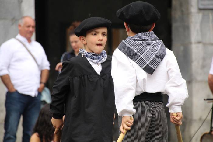 Dantzari txiki eguna Villabonan 9 1465749470555