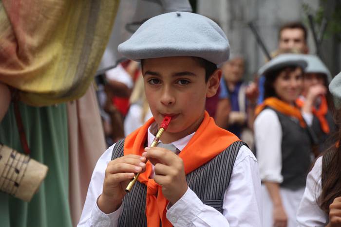 Santuek eta dantzariek poztu 12 1498312241671