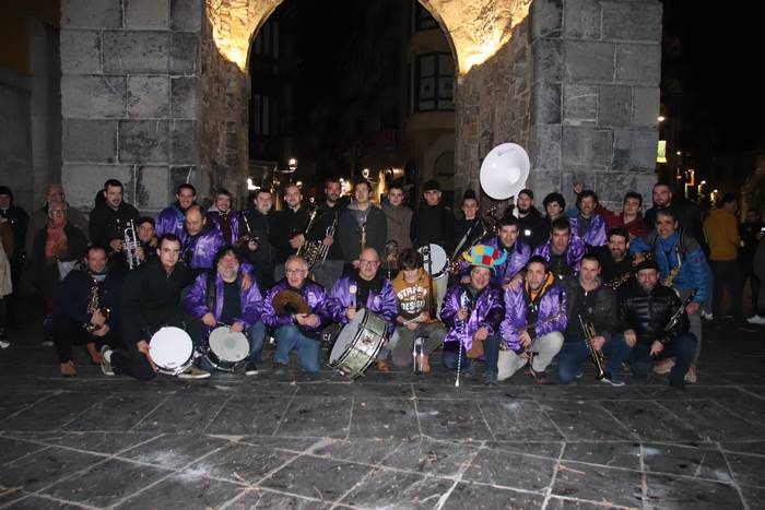 Ostegun Gizena 00:00etatik delako