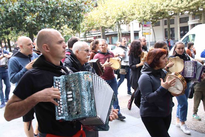 Hauspoa trikitiari 45 1570286816902