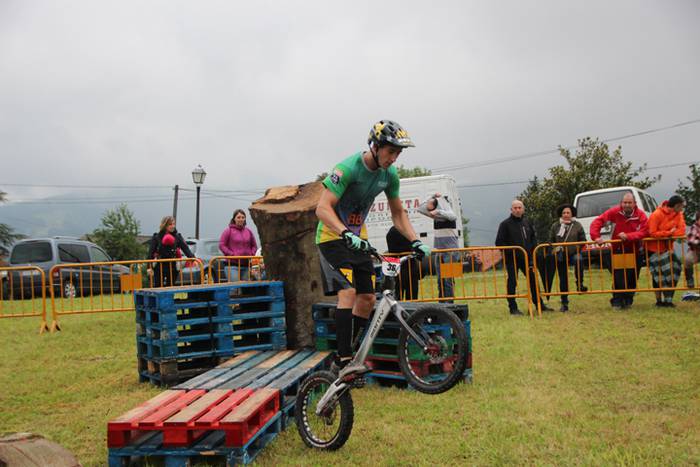 Erakustaldi batekin hasi dir 10 1496514978168