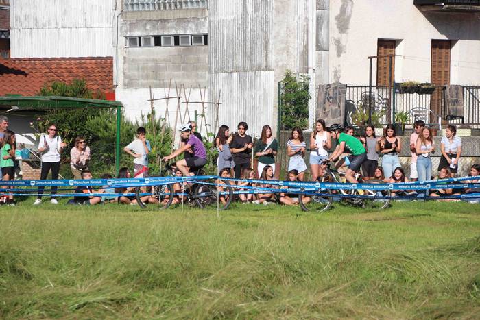 Asteasuko lagunarteko herri  66 1656445499483