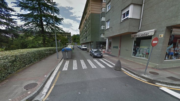 Paper kaletik Iurre auzora sartzeko errepidearen norabidea aldatuko dute