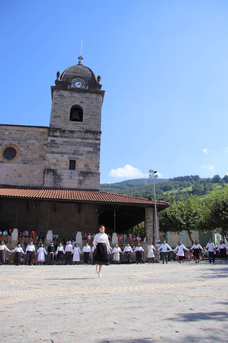 Berriro ere elkarri eskutik  23 1632576978204