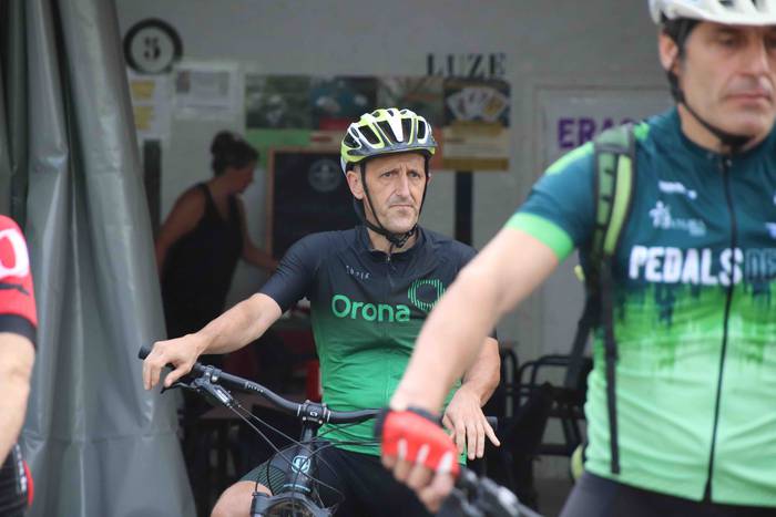 Mendi bizikleta lasterketare 16 1660377594649