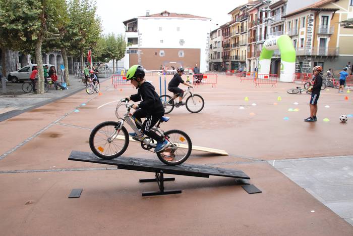 200 txirrindulari inguru, Ir 2 1570293776235