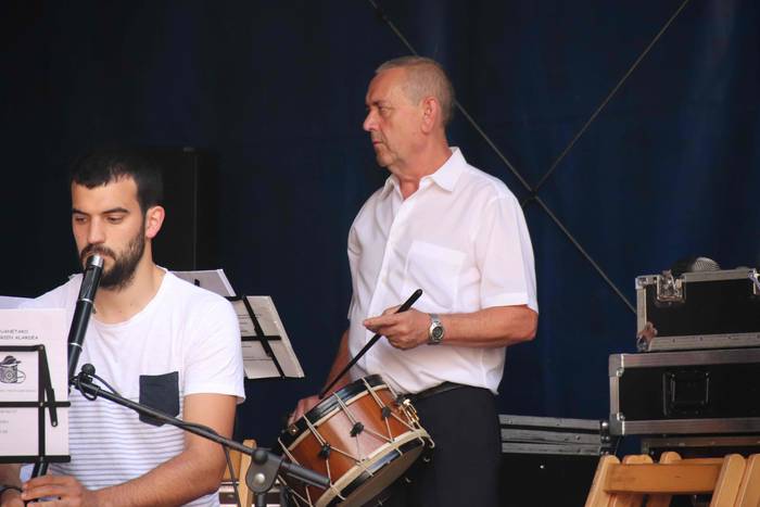 Musikak eta dantzak jantzi d 2 1531658427796