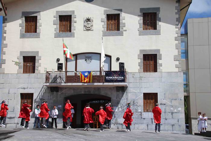 Axeri-dantza Aduna Jaiak 201 96 1534335298466