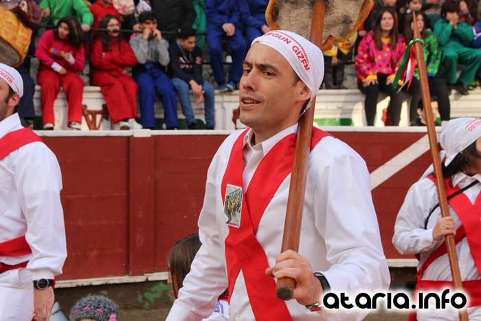 ostegun gizena 2016 zezen plaza 77 1454608284616