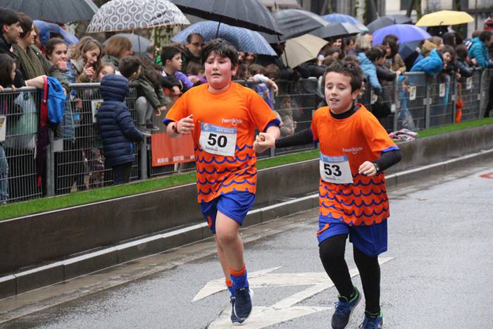 700 haur inguru XXXI. Ero Et 76 1516542307914