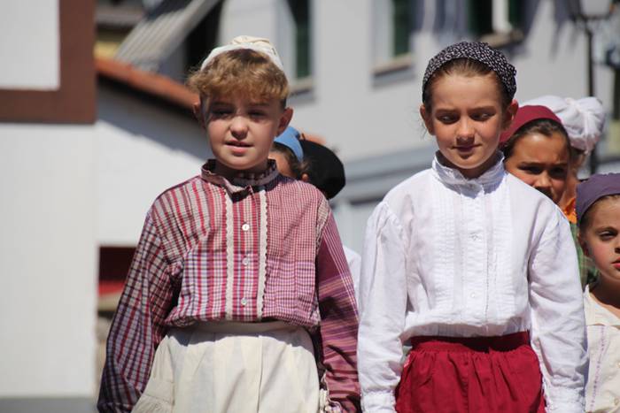 Dantza, bidania 13 1472039820608