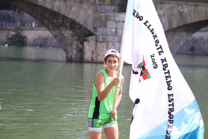 Arraunean, elkartasunez 208 1568480113405