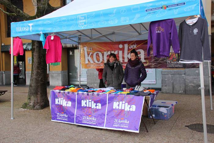 Materiala saltzen aritu dira 1 1549718759415