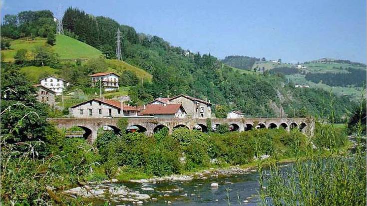 Olarraingo ur depositua kentzeko lanak hasi dituzte