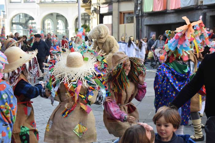 Dantzari txikiek Tolosako ka 9 1551531208452