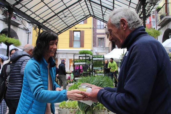 Baserritarrei omenaldia Tolo 9 1558173631125