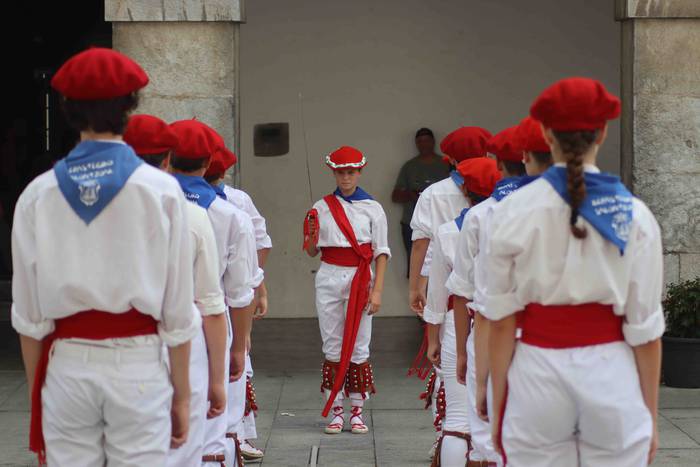 Dantza sokara batu dira emak 20 1660153174020