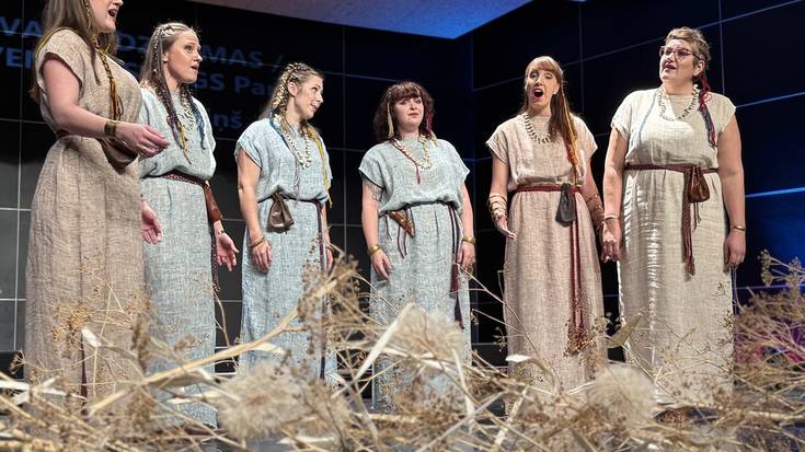 Epaiaren zain geratu da